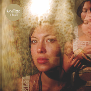 女生让男生看她的小笼包
