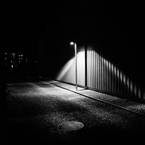 女生让男生看她的小笼包
